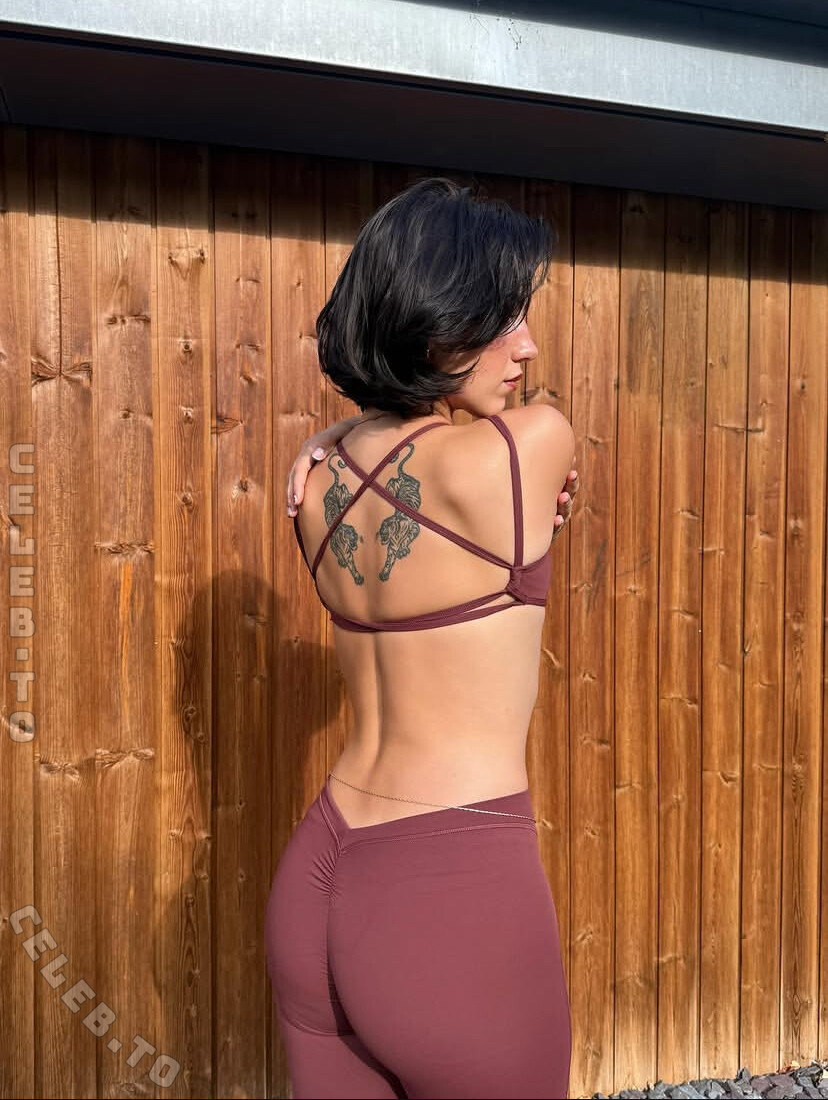 Ava Hirons nude photo 6