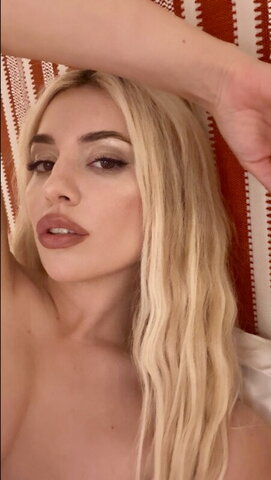 Ava Max Fresh (2 photos)