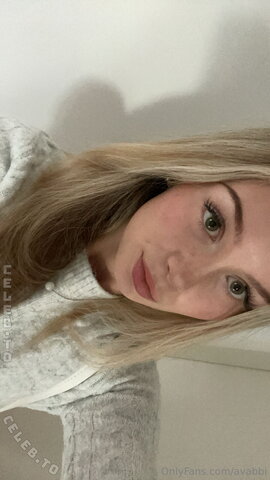avabbi – German girl with big tits.