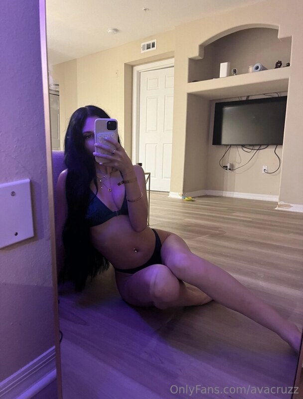 avacruzz nude photo 2