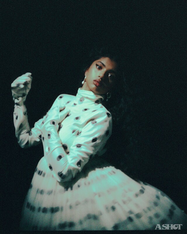 Avantika nude photo 8