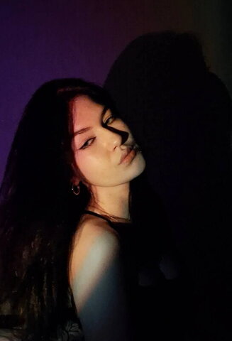 Aveloria Hot (5 photos)