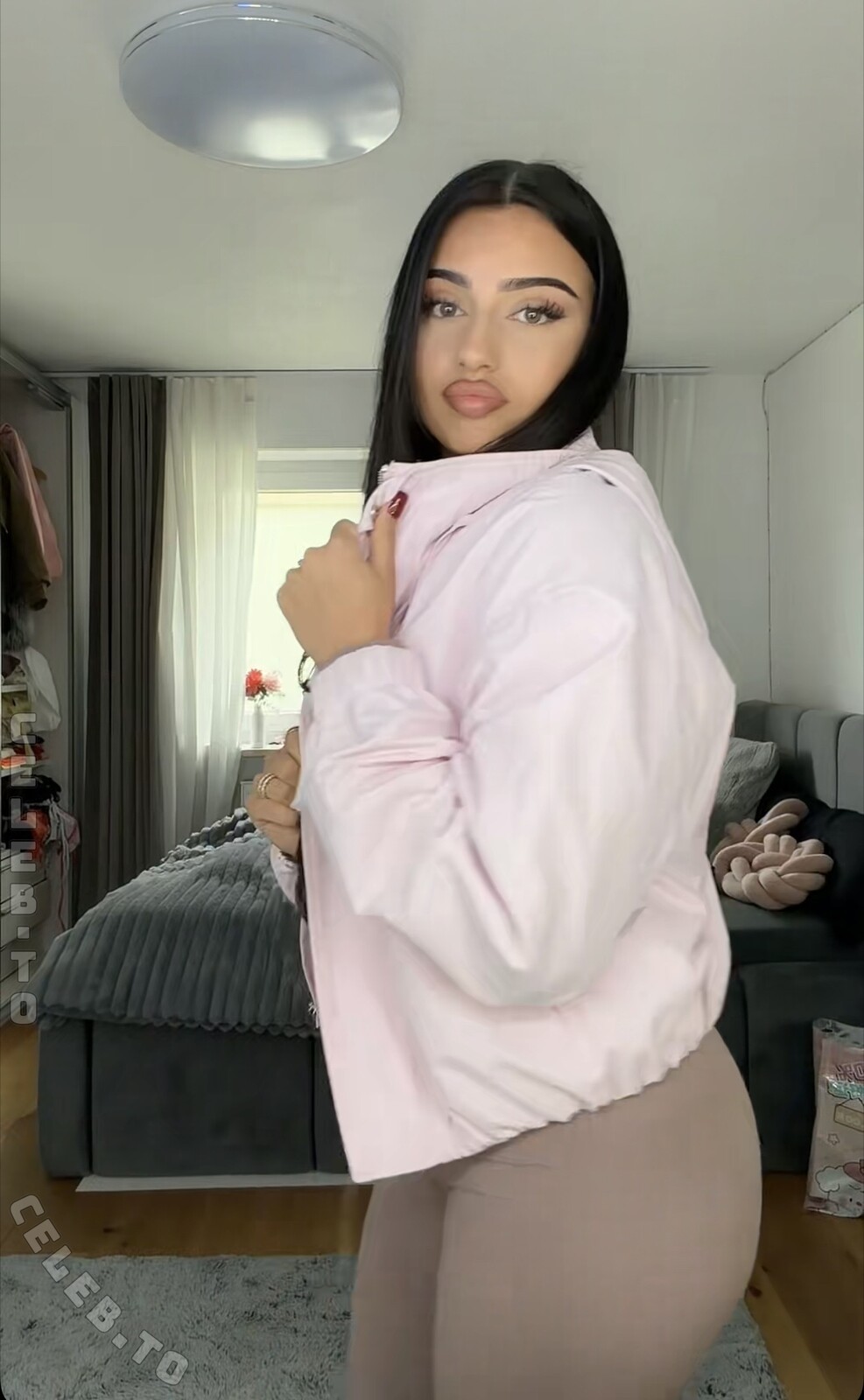 avendaaxs nude photo 2