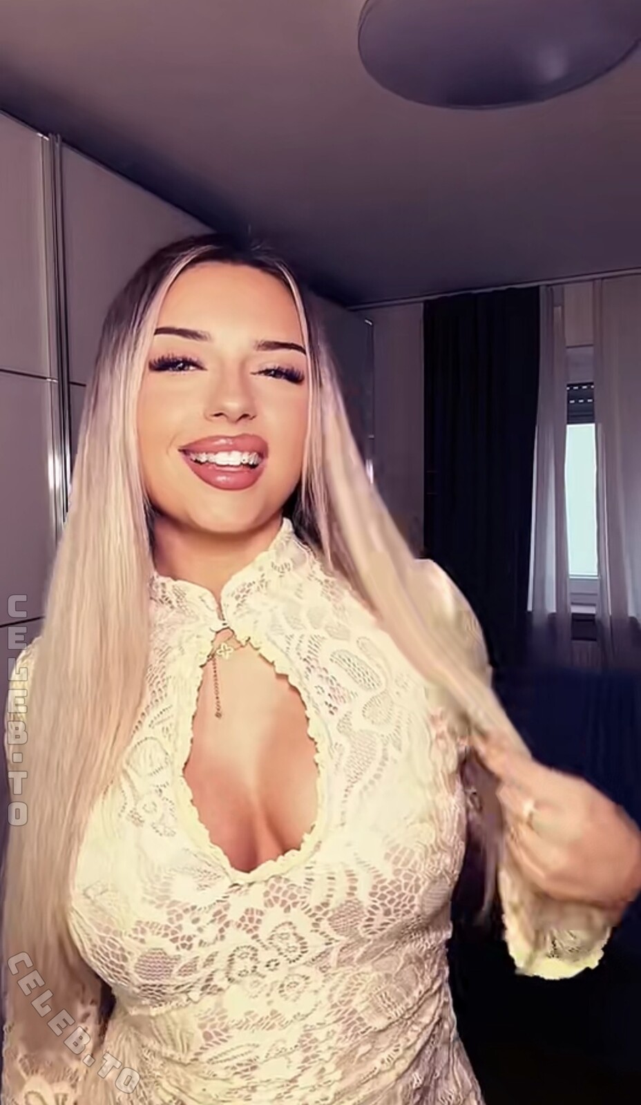 avendaaxs nude photo 1