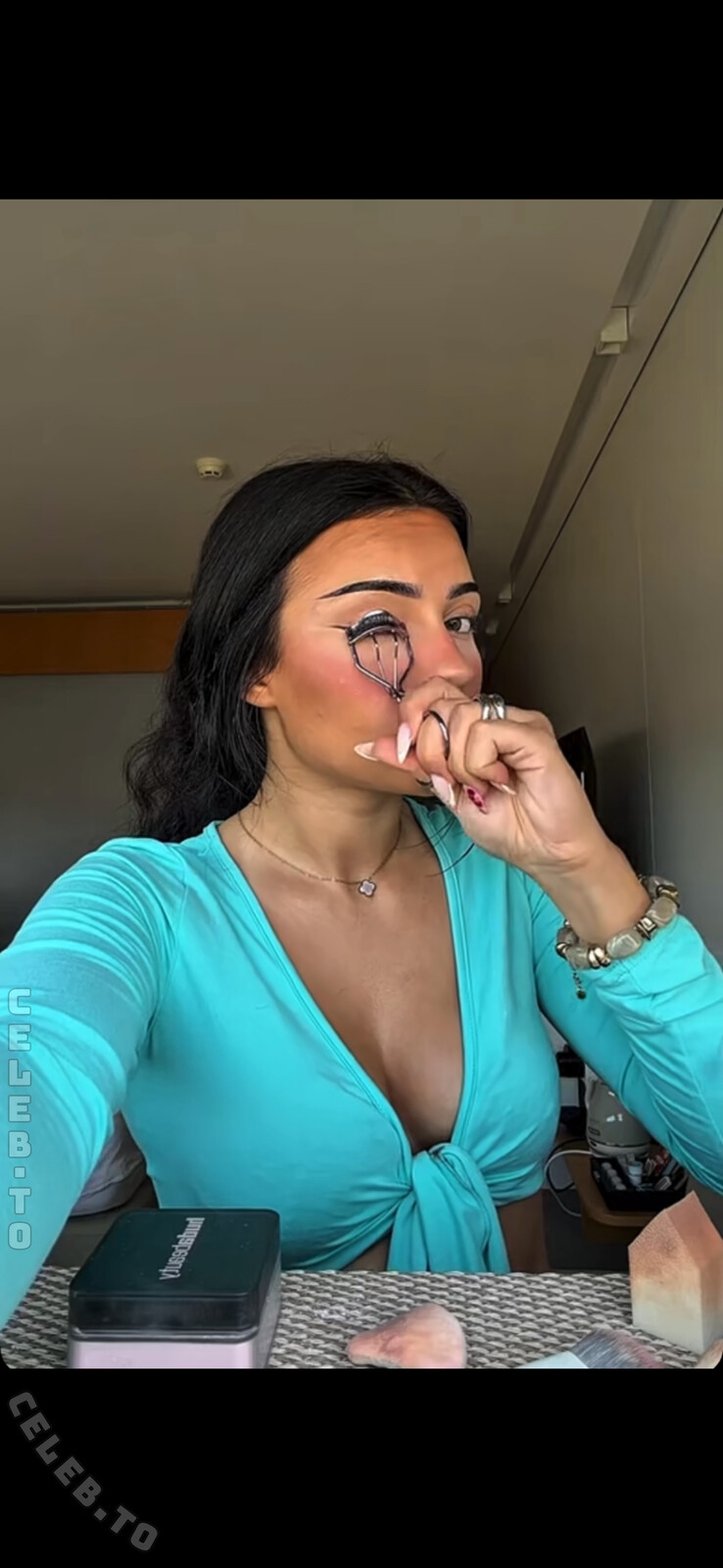 avendaaxs nude photo 5
