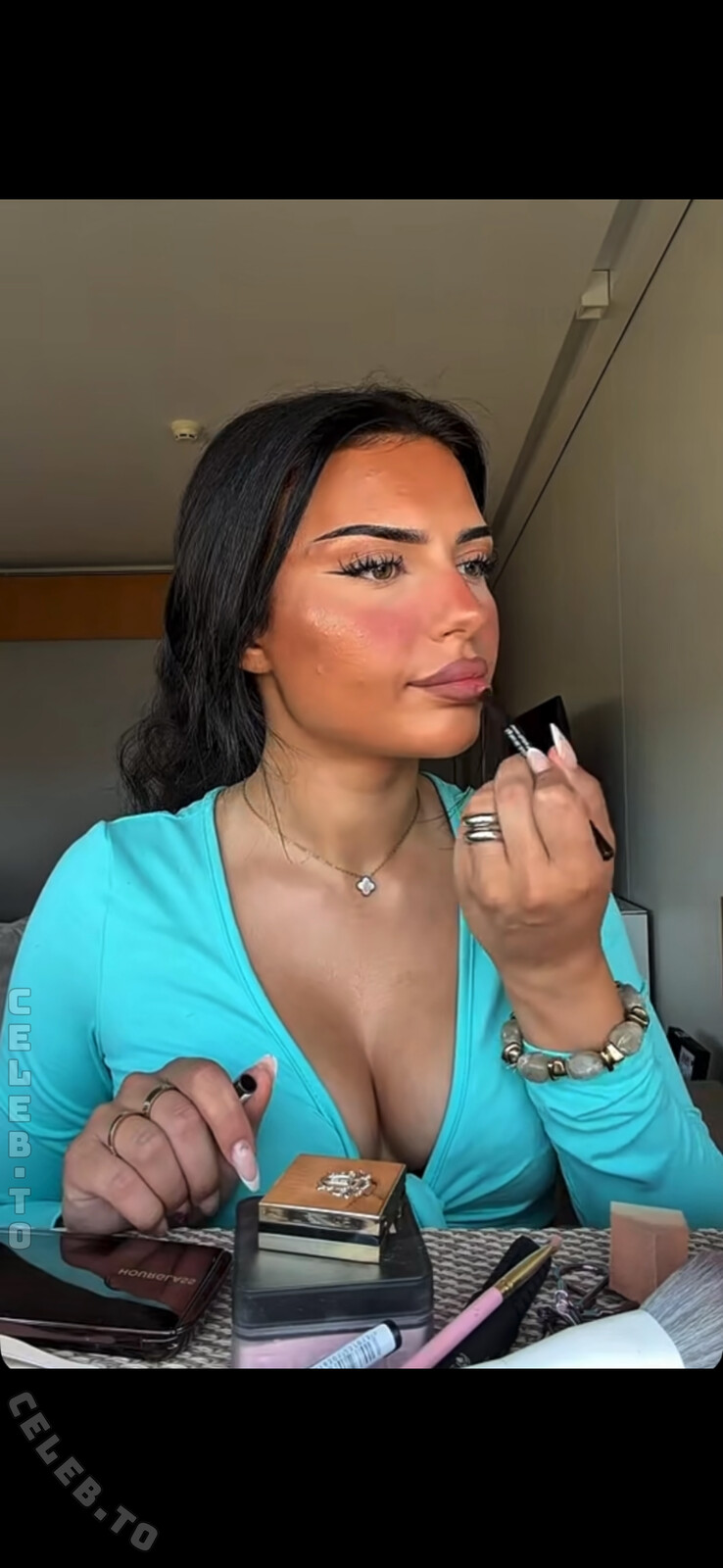 avendaaxs nude photo 6