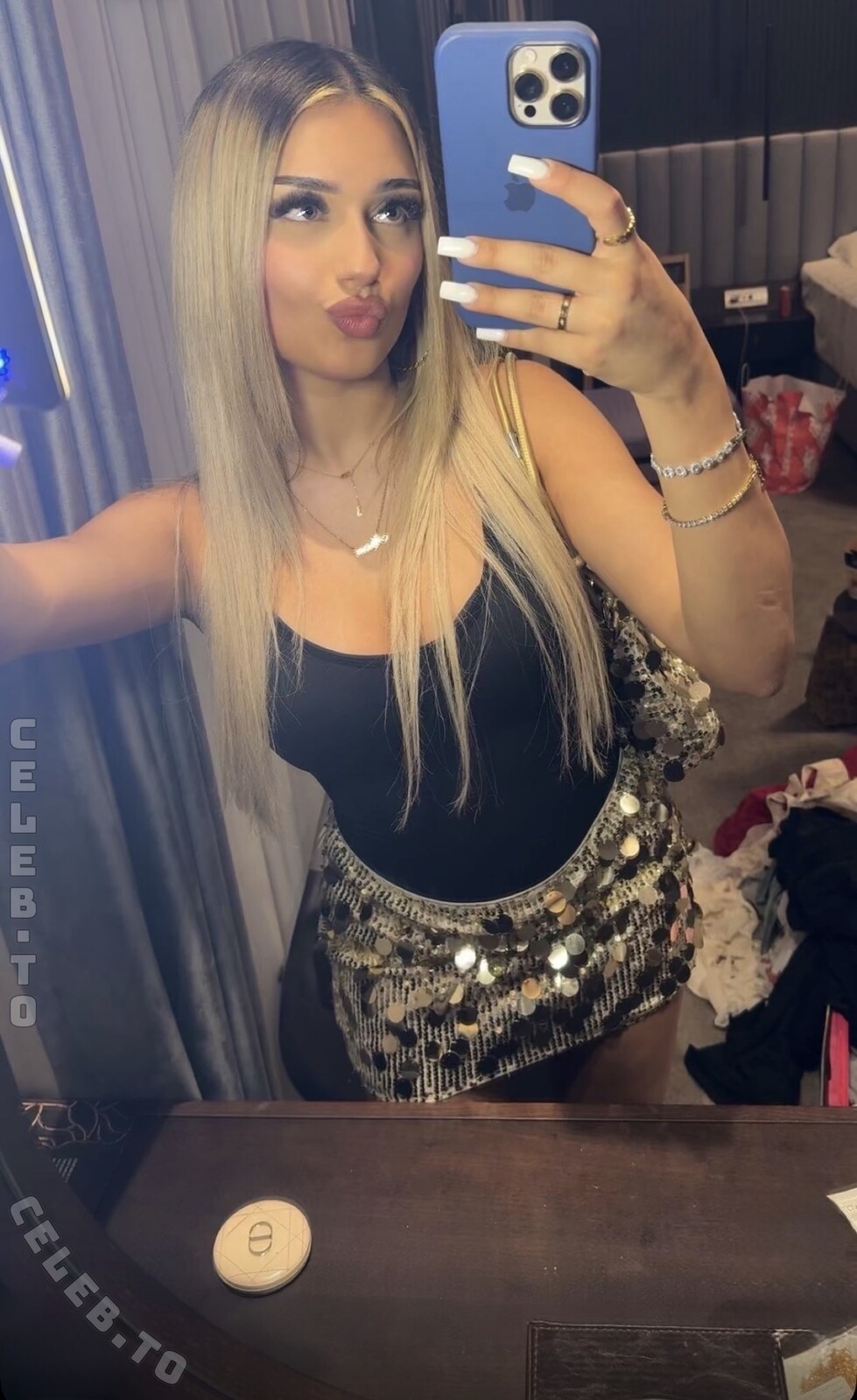 avendaaxs nude photo 3