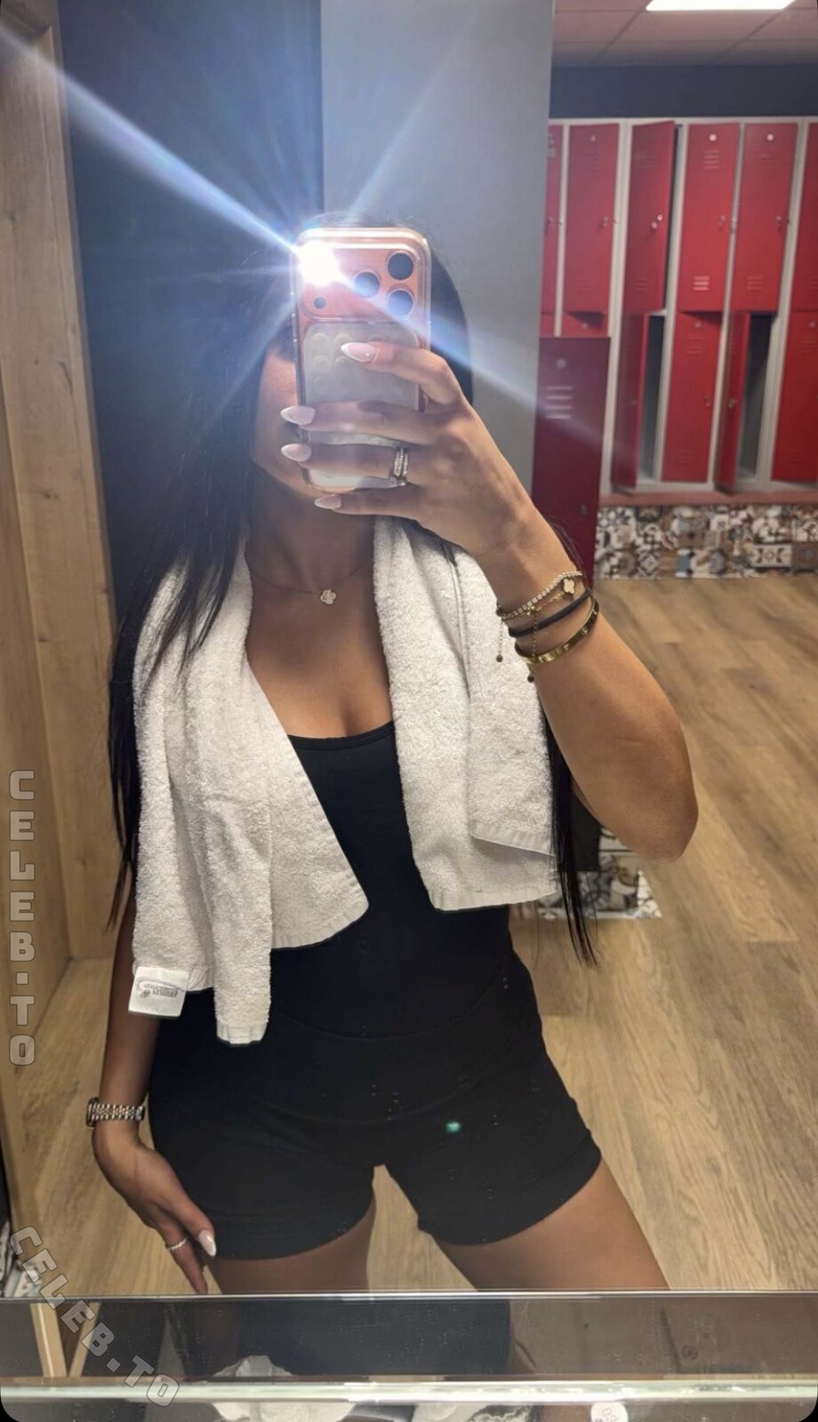 avendaaxs nude photo 3
