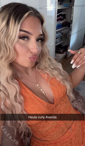 avendaaxs nude photo 3