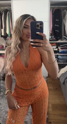 avendaaxs nude photo 2