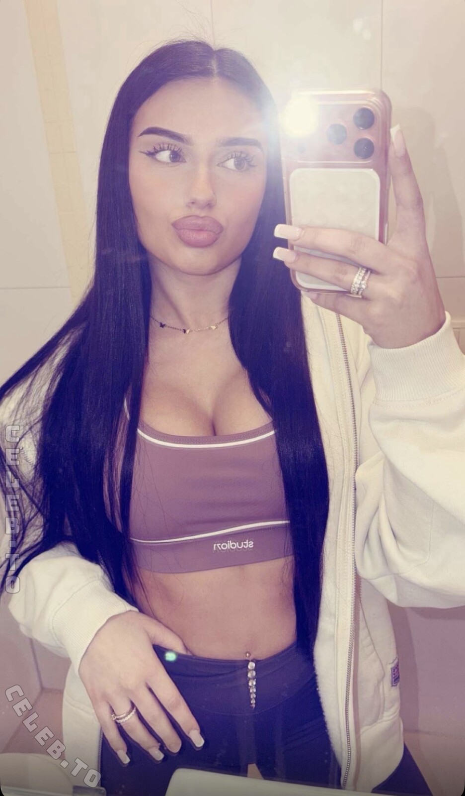 avendaaxs nude photo 2