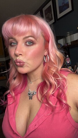 AverageAllison nude photo 2