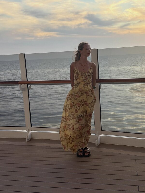 Avery.shipp nude photo 1
