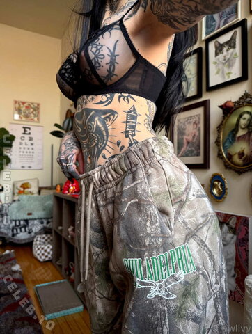 Awlivv nude photo 24