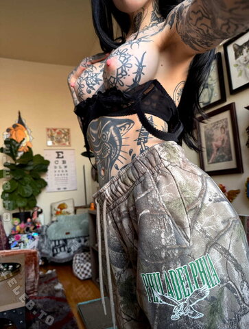 Awlivv nude photo 23