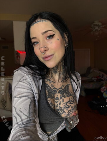 Awlivv nude photo 18