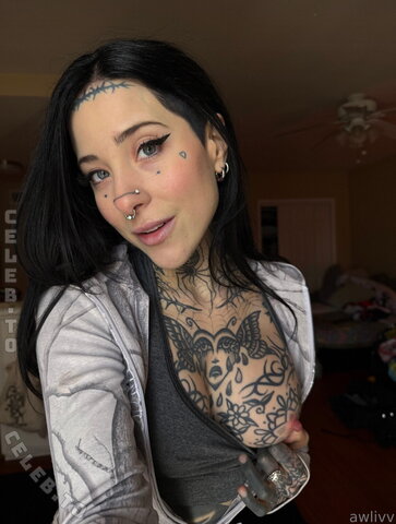 Awlivv nude photo 17