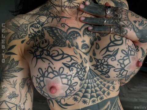 Awlivv nude photo 36