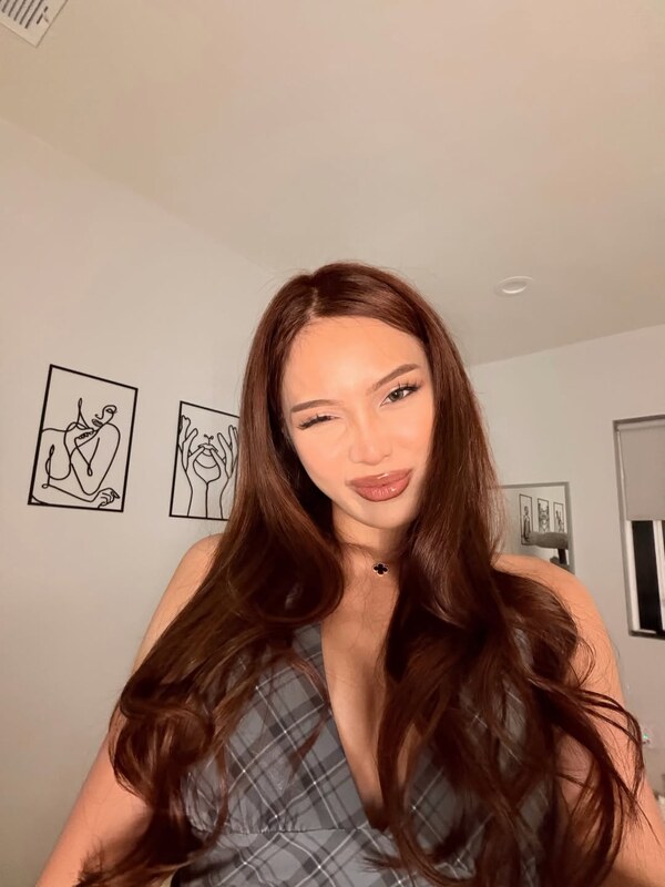 Axnuwin nude photo 4