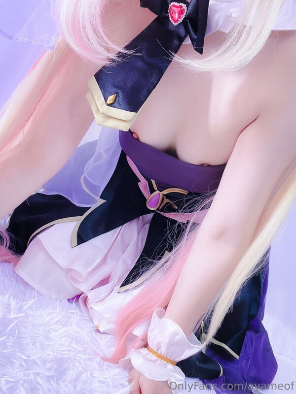 Ayame nude photo 10