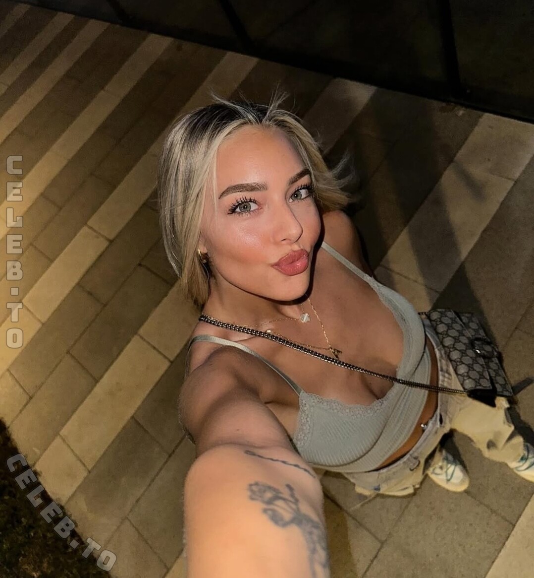 Aycan Yanac nude photo 1