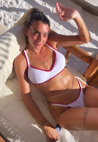 Aycan Yanac – More photos of her