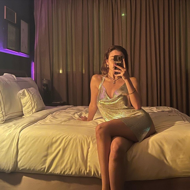 Aygün Aydın nude photo 2