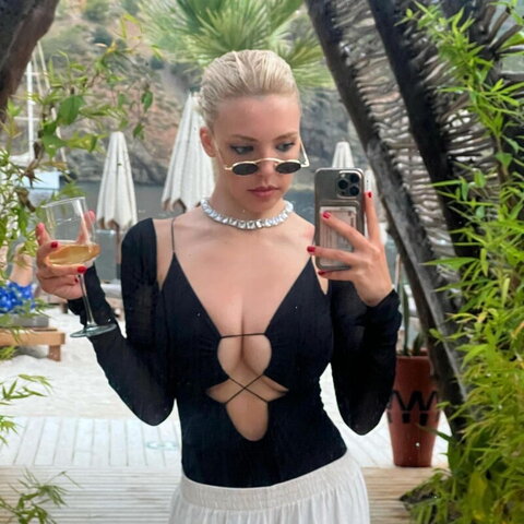 Aygün Aydın nude photo 16