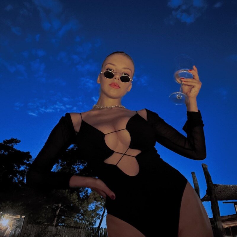 Aygün Aydın nude photo 16