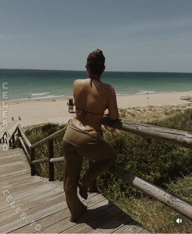 Aylinabr nude photo 9