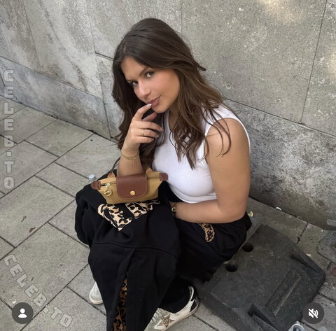 Aylinabr nude photo 8