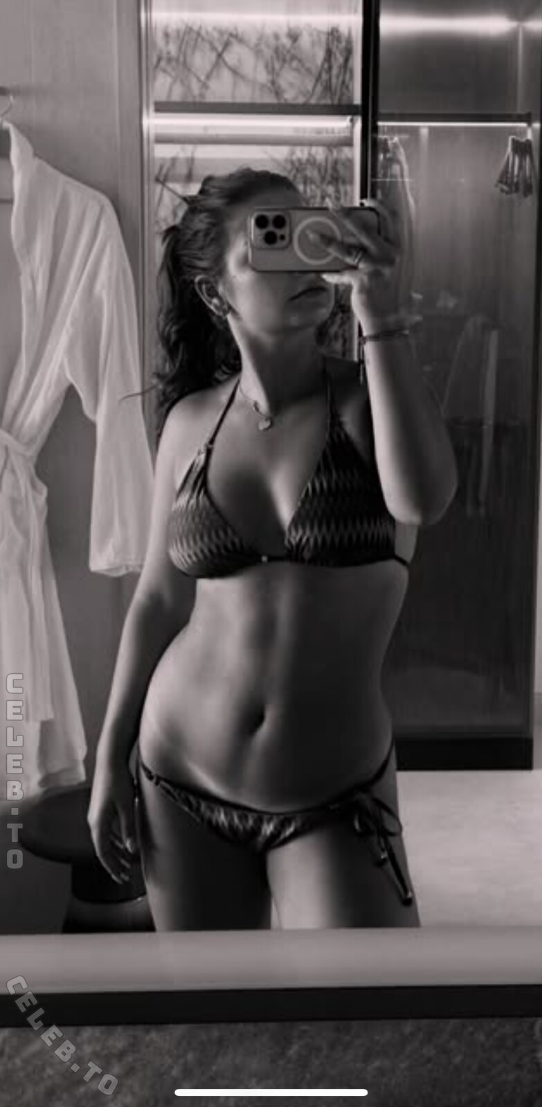 Aylinabr nude photo 1