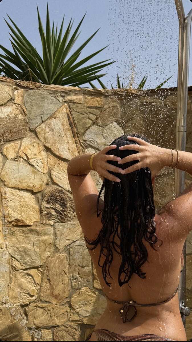 Aylinabr nude photo 1