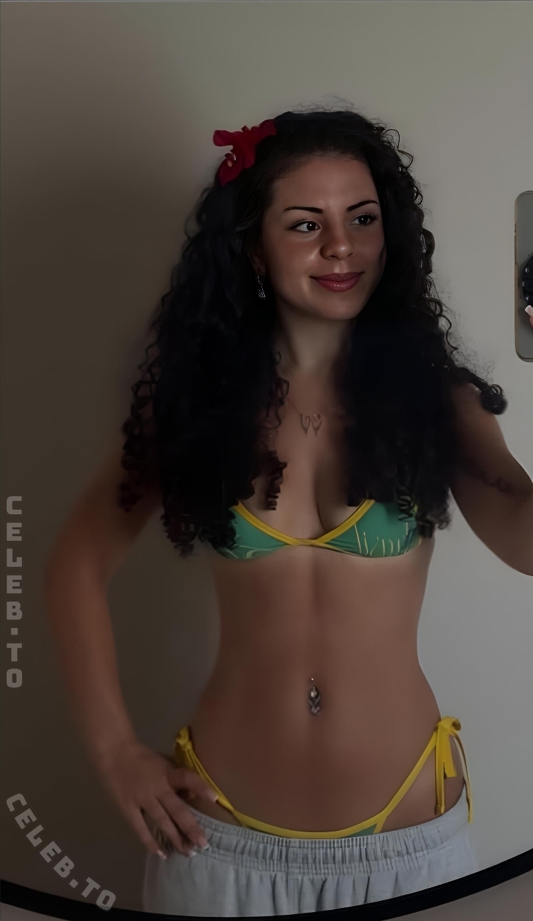 Aylinaphrodite nude photo 2