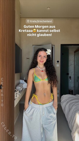 Aylinaphrodite nude photo 1