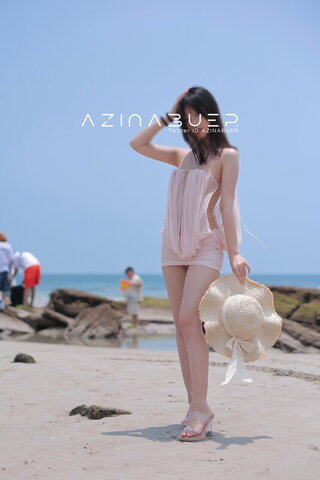 azinabuer nude photo 2