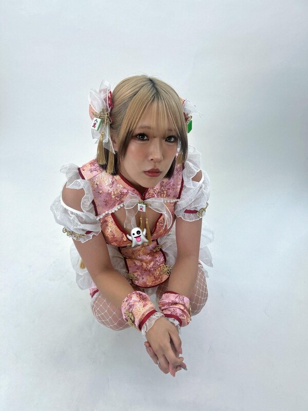 AZM nude photo 1