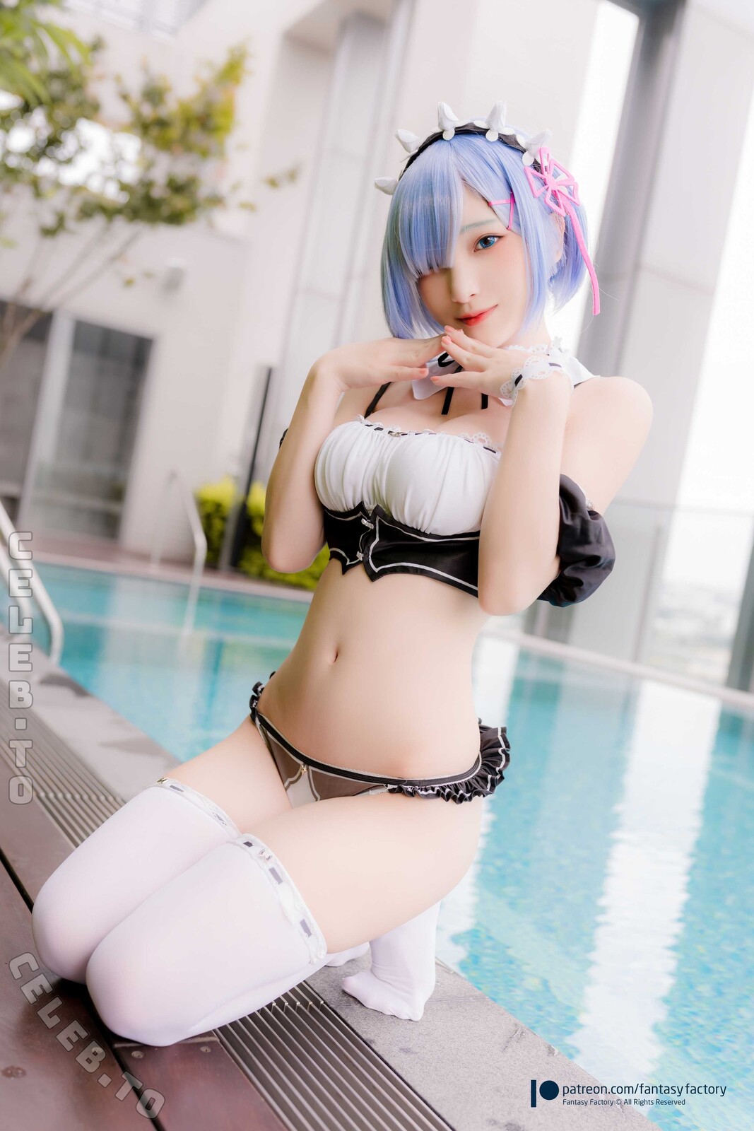 Azra nude photo 16