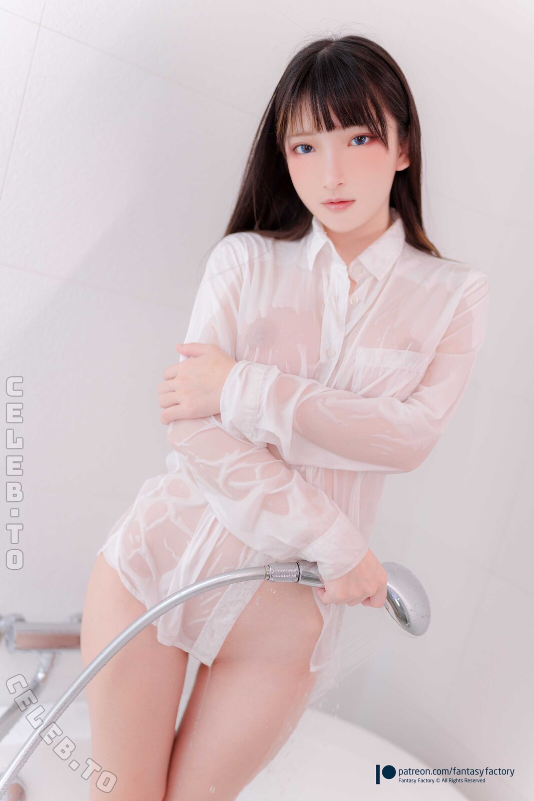 Azra nude photo 6