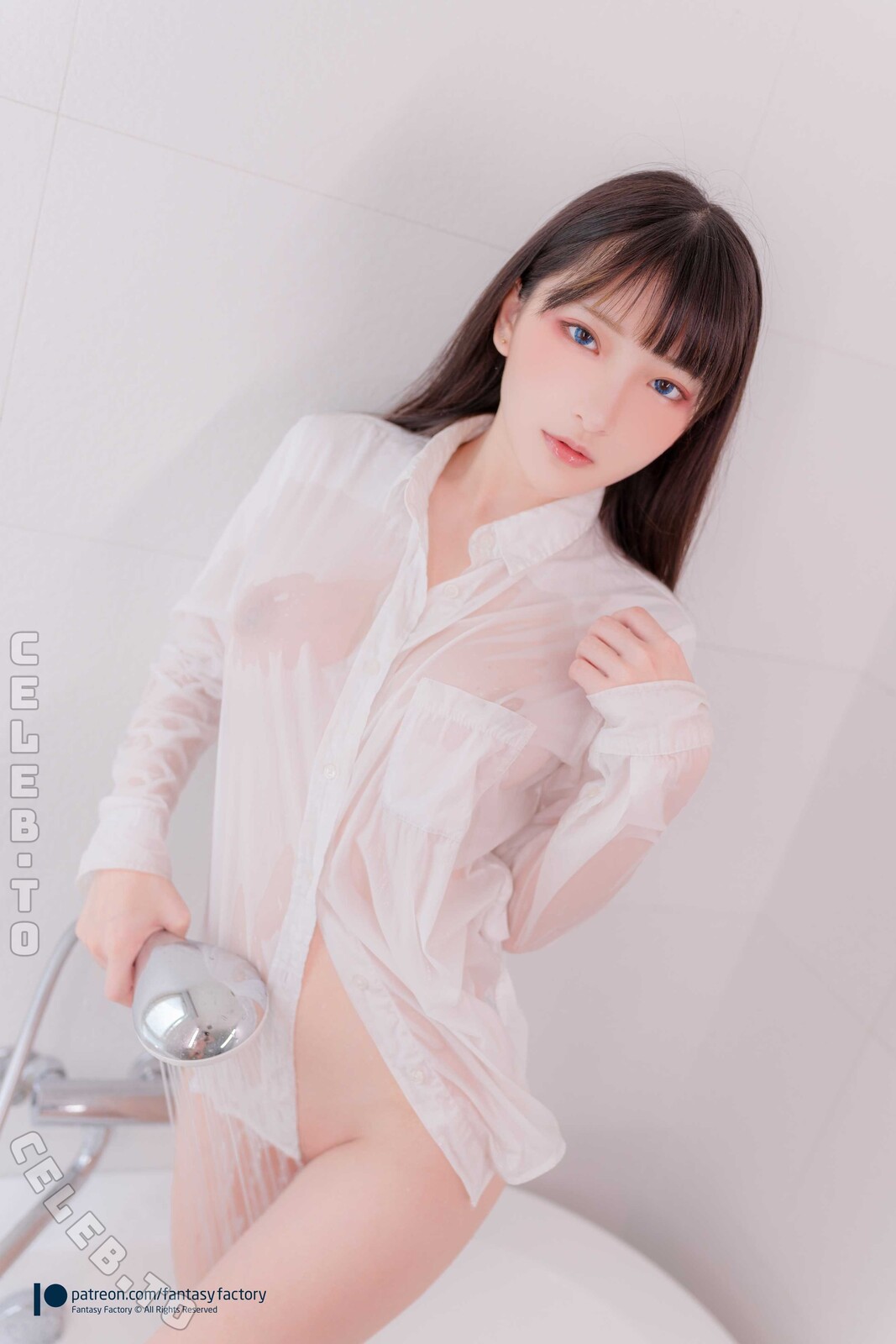 Azra nude photo 8