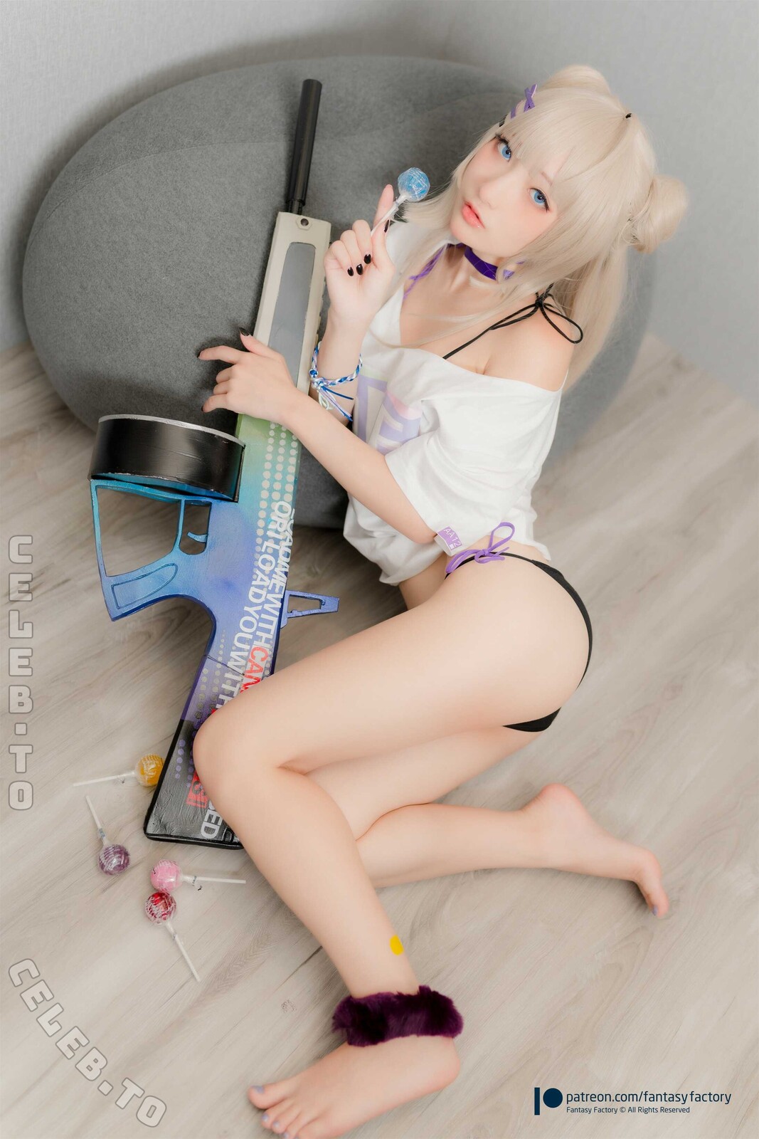 Azra nude photo 4