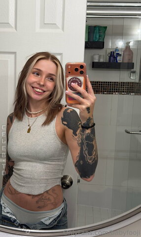 Babyfooji nude photo 200