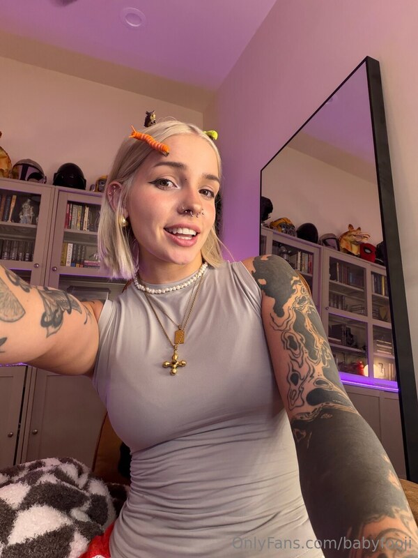 Babyfooji nude photo 3