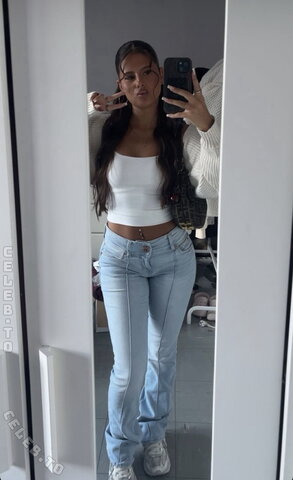 Babyyjuli nude photo 8
