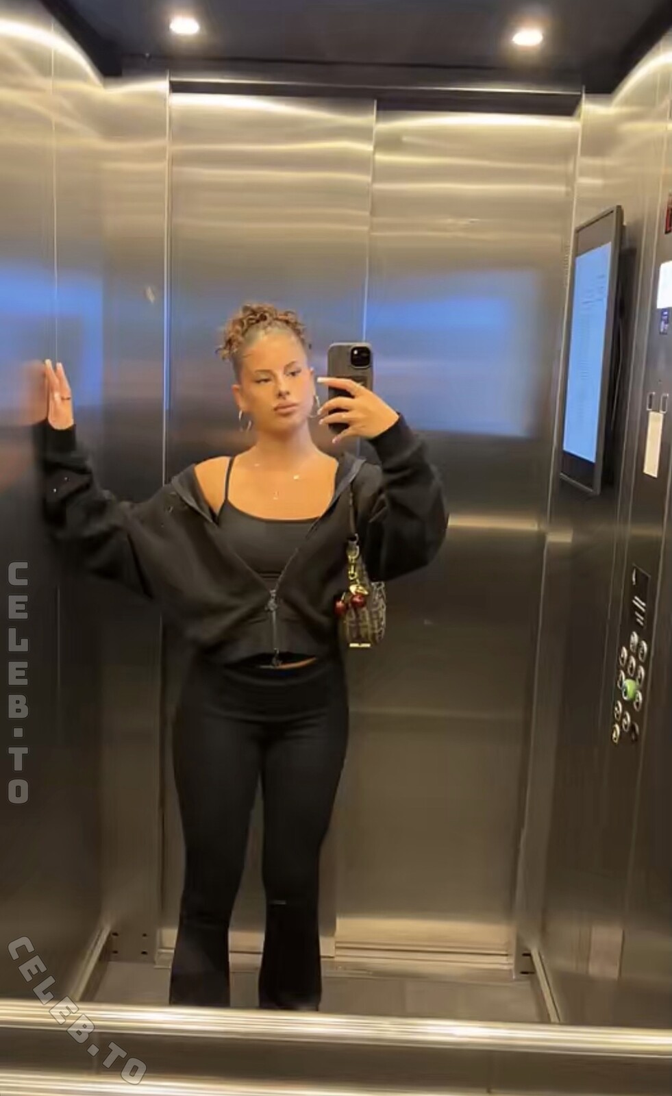 Babyyjuli nude photo 3