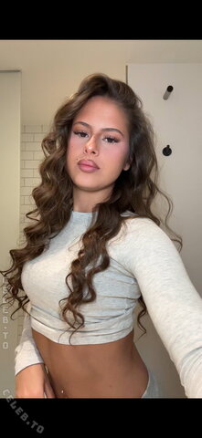 Babyyjuli nude photo 5