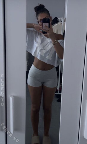Babyyjuli nude photo 3