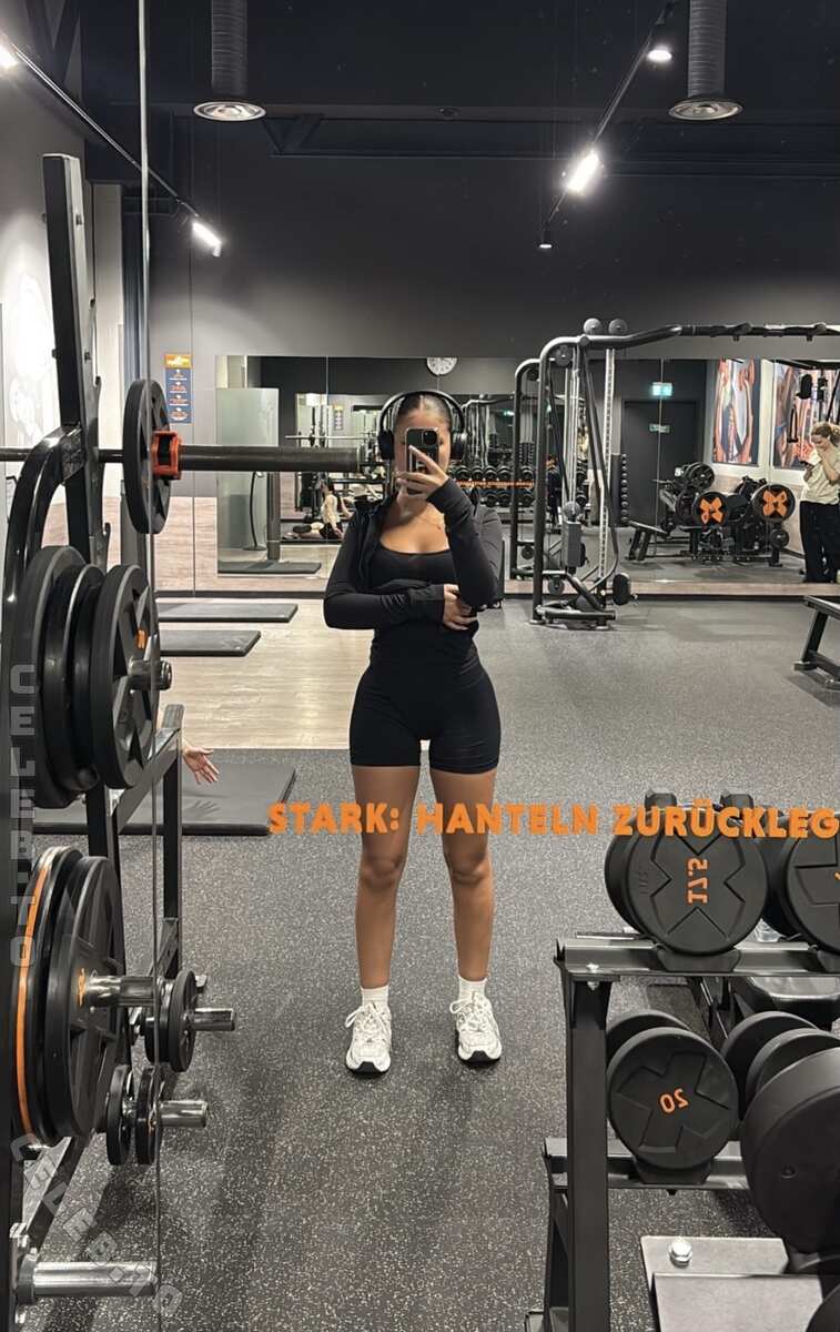 Babyyjuli nude photo 1