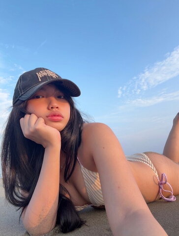 badbinch nude photo 6