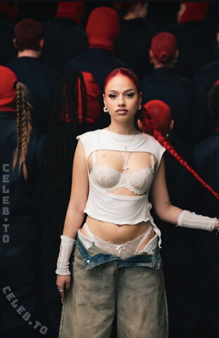 Badmómzjay nude photo 23